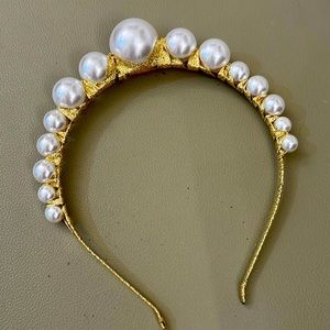 Head band, I wore it once to a party. Very nice accessory.